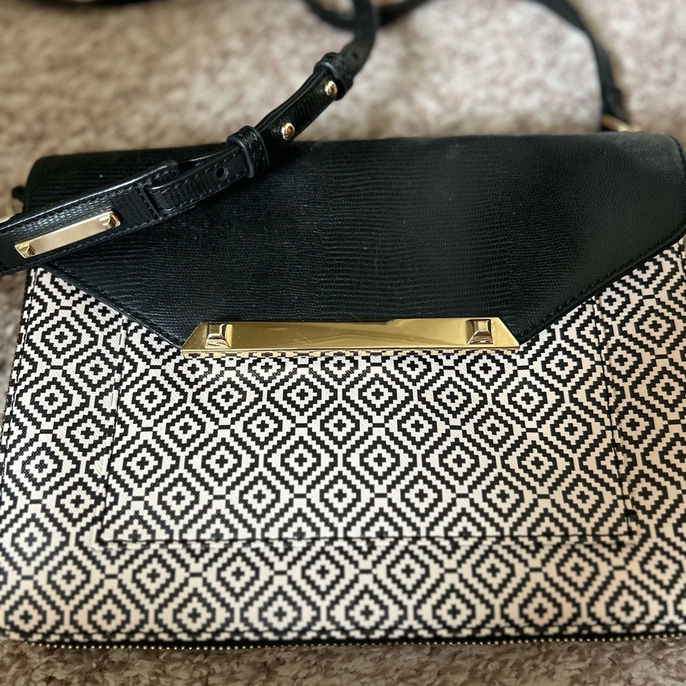 Stella and Dot Tia Crossbody Black and White